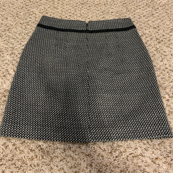 Gently used Ladies Ann Taylor Wool Skirt - Picture 2 of 7
